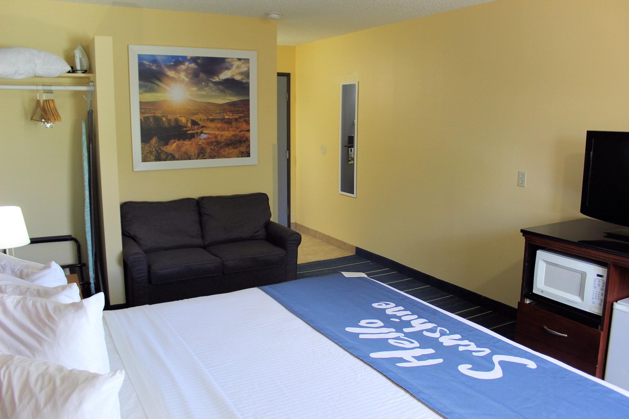 Days & By Wyndham Hotel