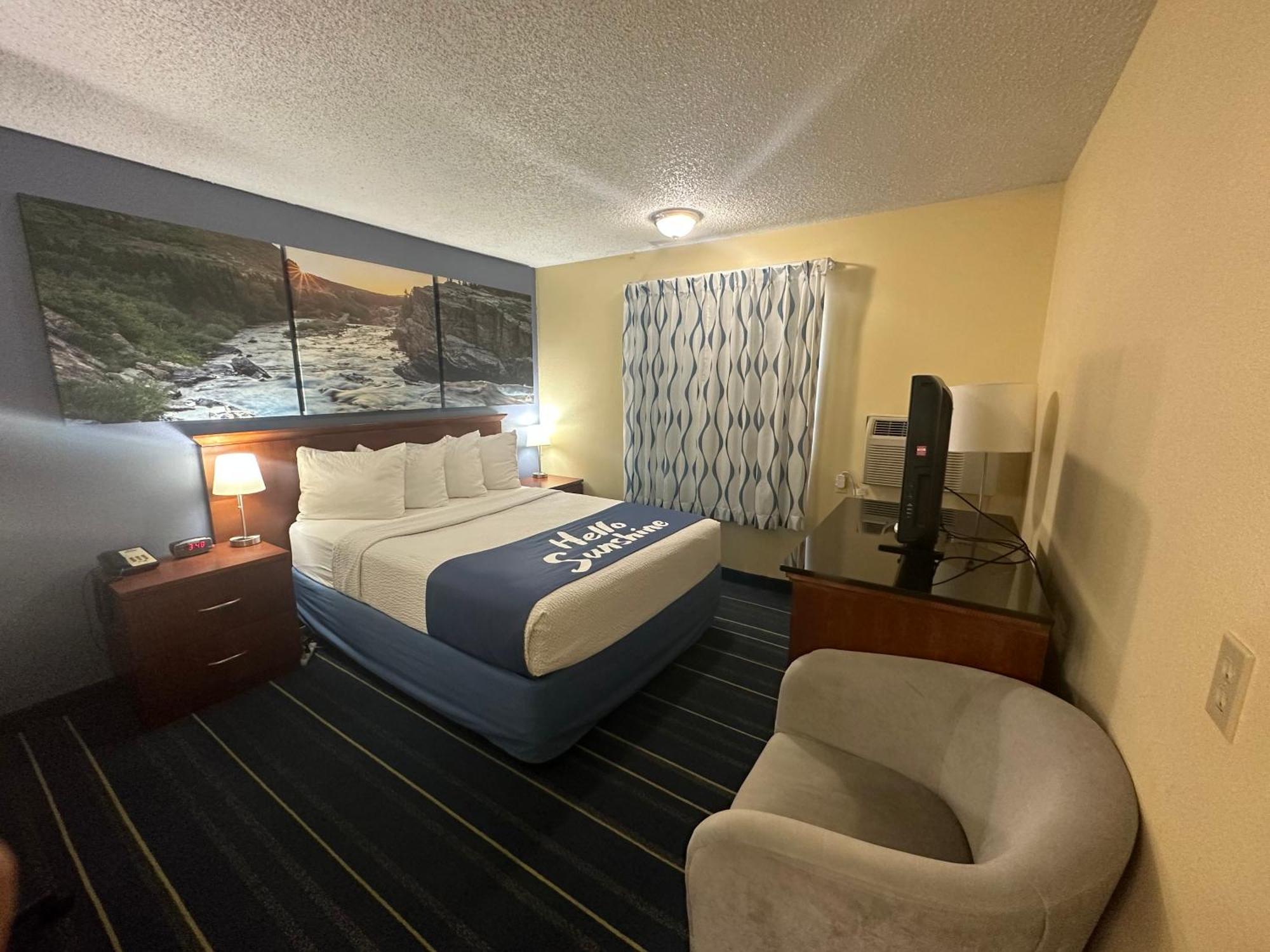 Hotel Days & By Wyndham