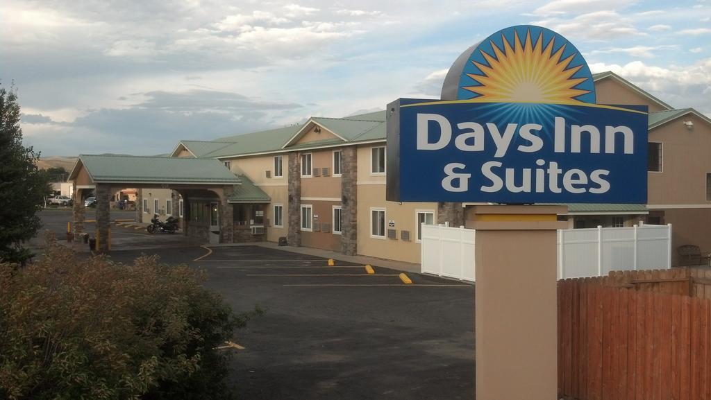 Days & By Wyndham Hotel